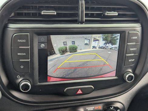 Used 2025 Kia Soul LX w/ LX Technology Package FWD image 26