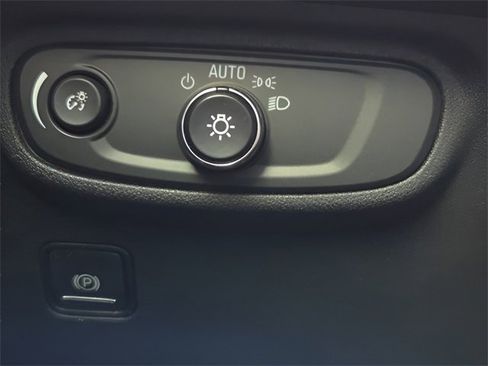 Used 2021 GMC Terrain SLE w/ Driver Convenience Package image 23