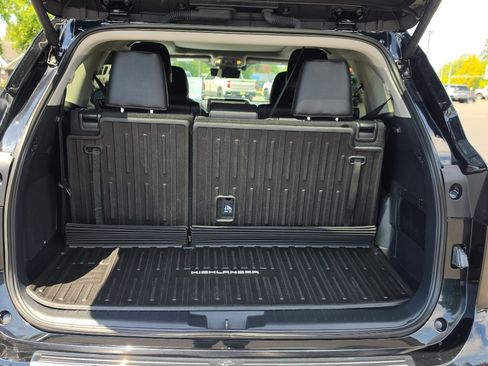Certified 2024 Toyota Highlander Platinum AWD/4WD image 9