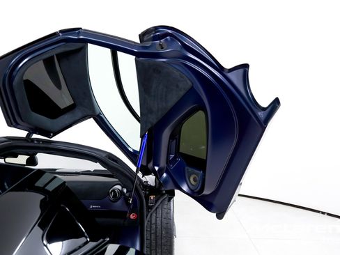 Used 2019 McLaren Senna RWD image 16
