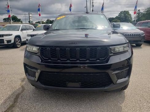 Used 2023 Jeep Grand Cherokee Altitude AWD/4WD image 9