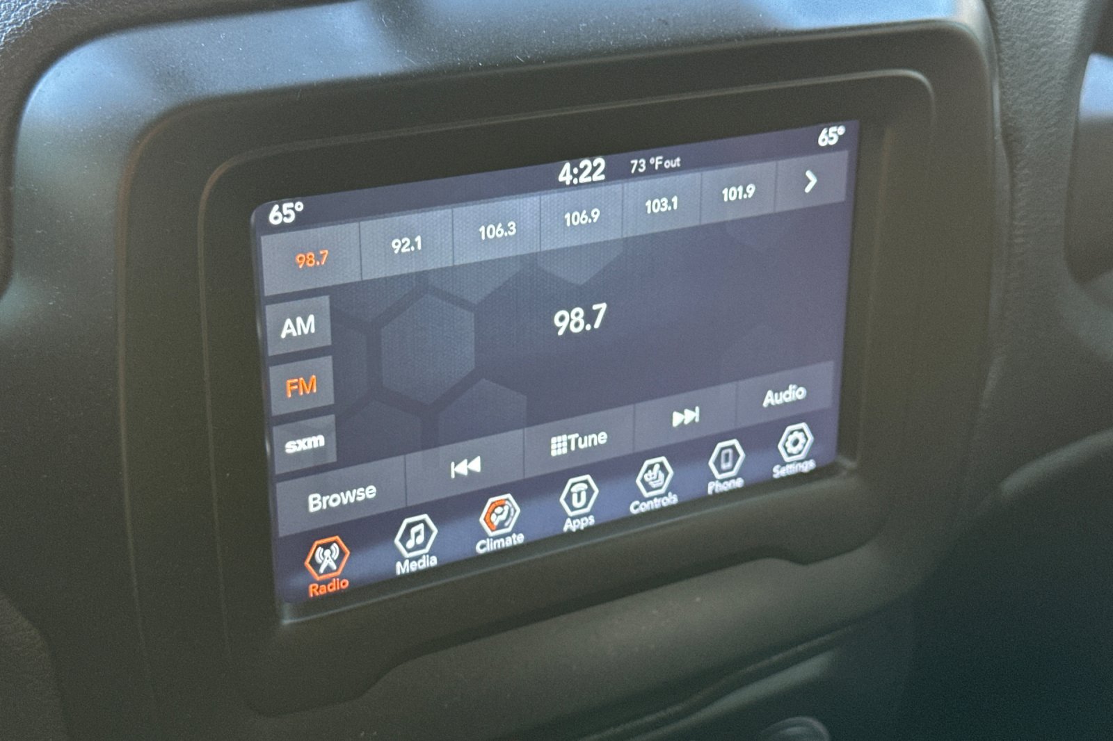 Used 2018 Jeep Renegade Latitude FWD image 25