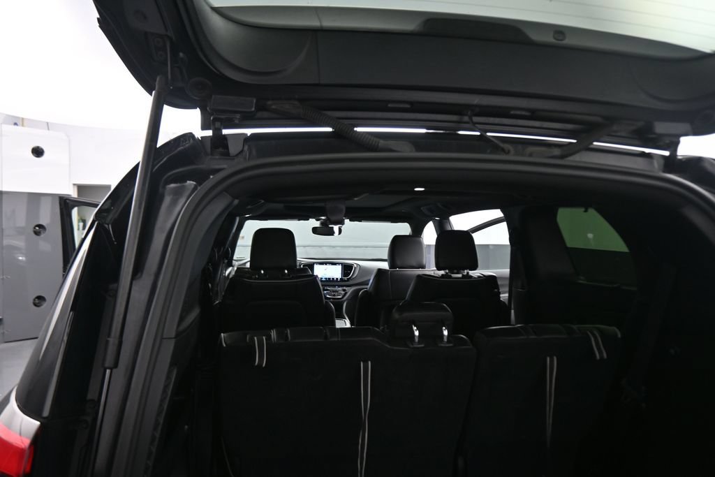 Used 2025 Chrysler Pacifica Limited FWD image 47