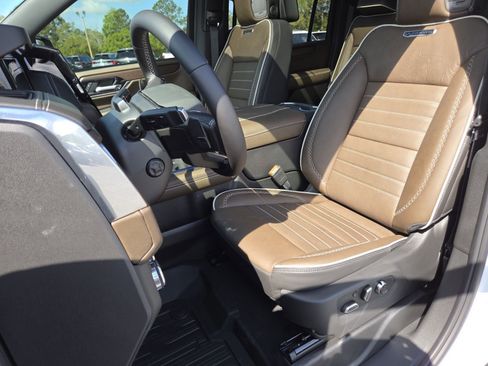 New 2026 GMC Yukon XL Denali Ultimate w/ LPO, Illumination Package AWD/4WD image 32