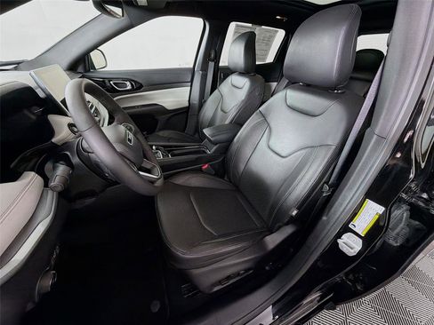 Used 2025 Jeep Compass Limited w/ Elite Group image 11