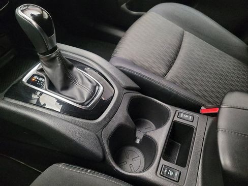 Used 2020 Nissan Rogue SV FWD image 26