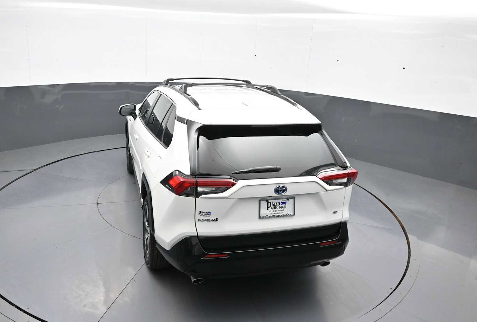 Used 2023 Toyota RAV4 SE w/ Weather & Moonroof Package AWD/4WD image 39