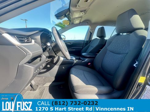 Used 2021 Toyota RAV4 XLE w/ XLE Grade Weather Package AWD/4WD image 10