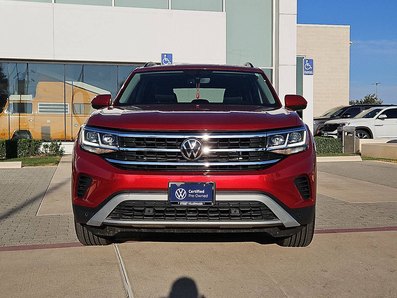 Certified 2023 Volkswagen Atlas SE w/ Panoramic Sunroof Package AWD/4WD image 3