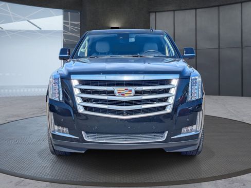 Used 2016 Cadillac Escalade Luxury image 9