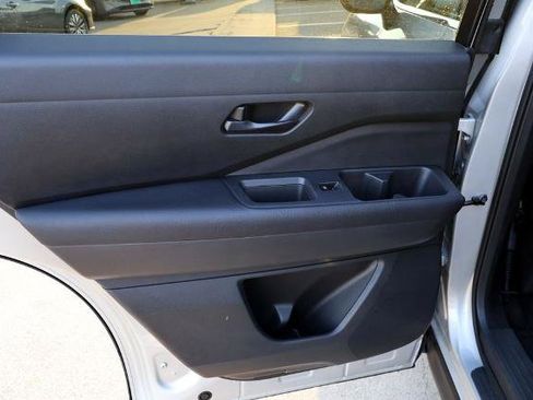 Certified 2025 Nissan Pathfinder SV FWD image 11