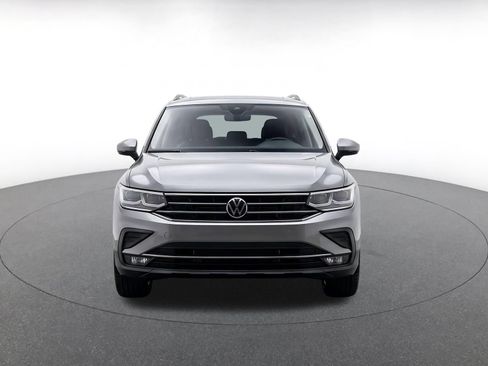 Used 2026 Volkswagen Tiguan SE AWD/4WD image 2