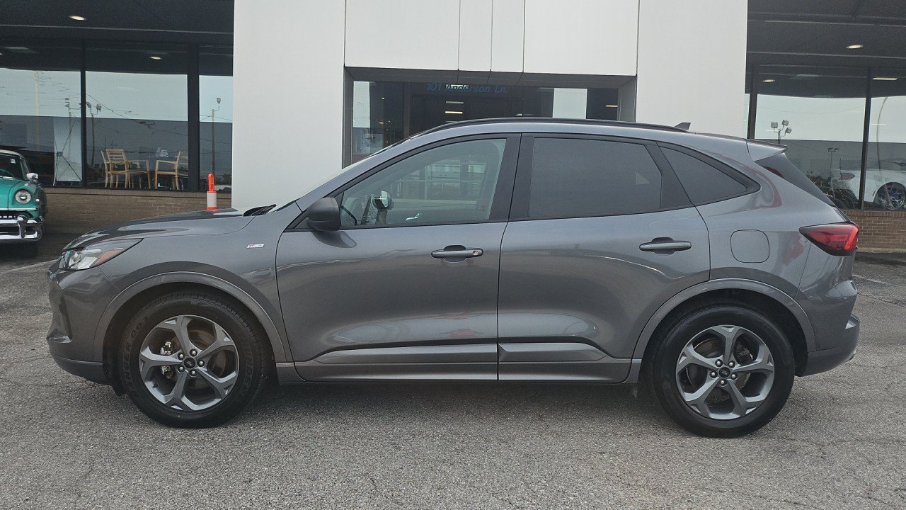 Used 2023 Ford Escape ST-Line FWD image 2