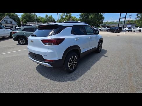 New 2026 Chevrolet TrailBlazer LT w/ Convenience Package AWD/4WD image 8