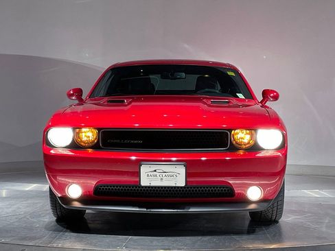Used 2012 Dodge Challenger SXT Plus RWD image 21