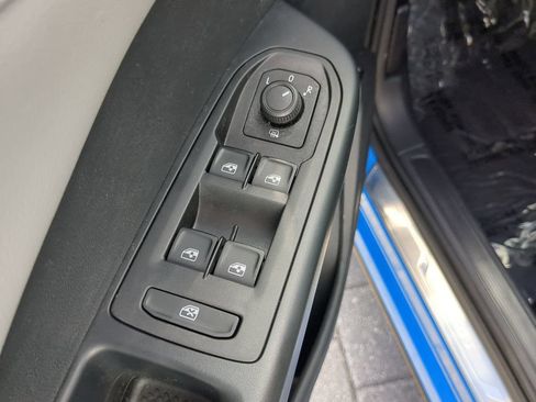 Certified 2023 Volkswagen Taos SEL AWD/4WD image 18