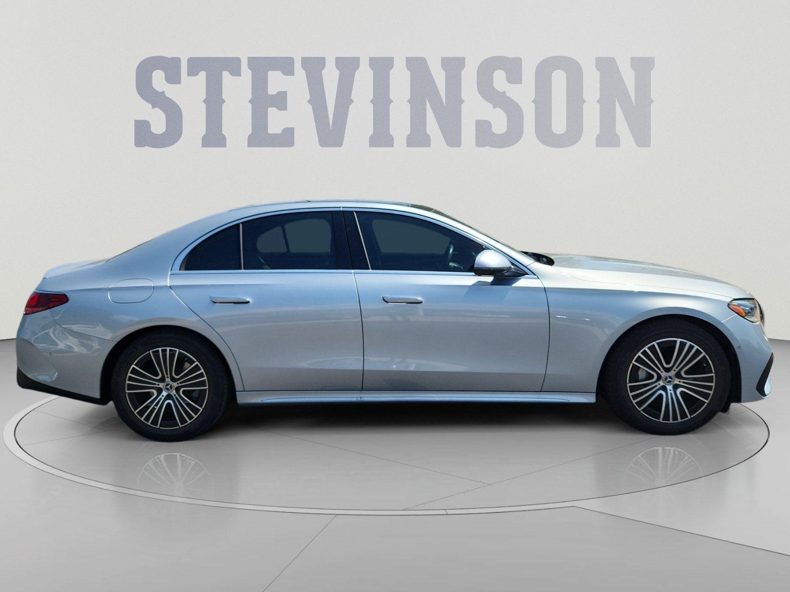 Used 2024 Mercedes-Benz E 350 4MATIC Sedan image 6