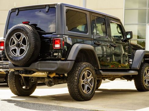 Used 2018 Jeep Wrangler Unlimited Sport S AWD/4WD image 12