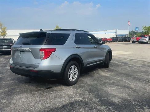 Used 2022 Ford Explorer XLT image 12