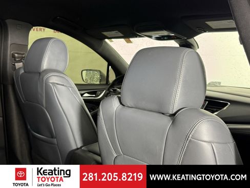 Used 2024 Buick Enclave Premium image 18