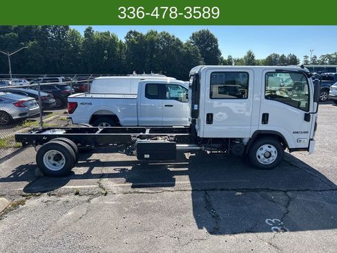 New 2025 Isuzu NPR image 4