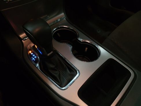 Used 2021 Jeep Grand Cherokee Laredo image 26