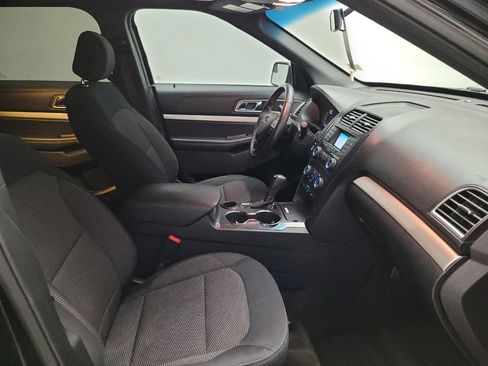 Used 2017 Ford Explorer XLT image 21
