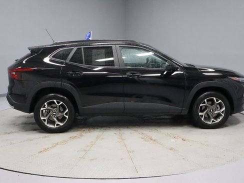 Used 2025 Chevrolet Trax LT w/ LT Convenience Package FWD image 12