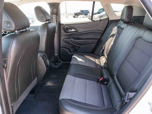 Used 2025 Chevrolet Trax LT FWD image 19