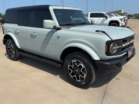 Used 2024 Ford Bronco Outer Banks AWD/4WD image 3
