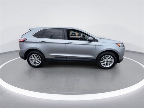Used 2023 Ford Edge SEL image 9