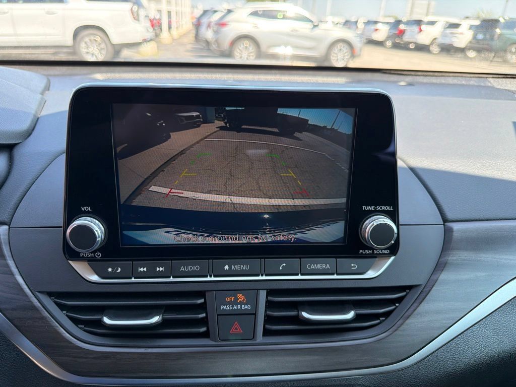 Used 2025 Nissan Altima 2.5 SV FWD image 25
