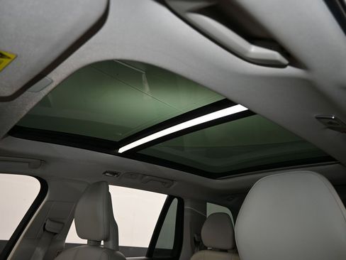 Used 2020 Volvo XC90 T5 Momentum w/ Protection Package Premier image 12