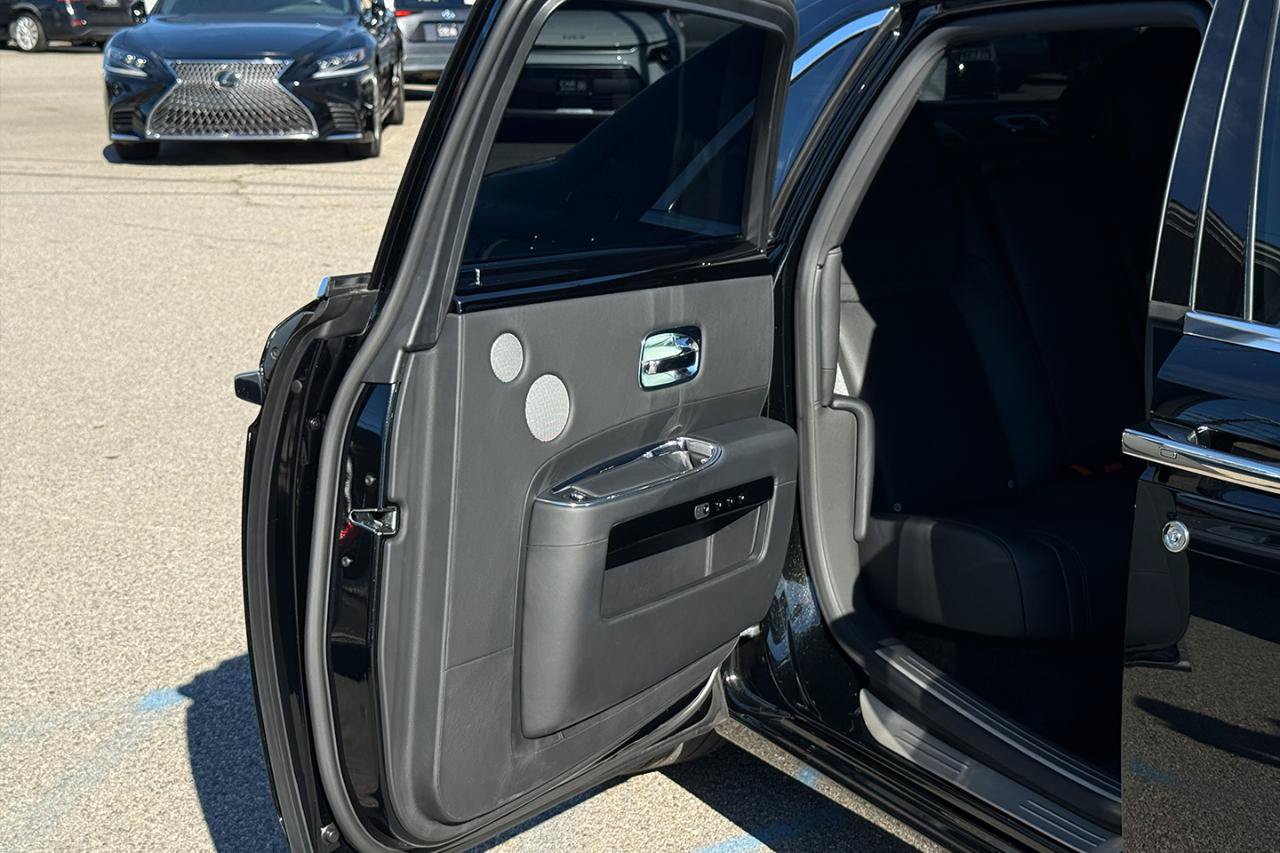 Used 2016 Rolls-Royce Ghost RWD image 29