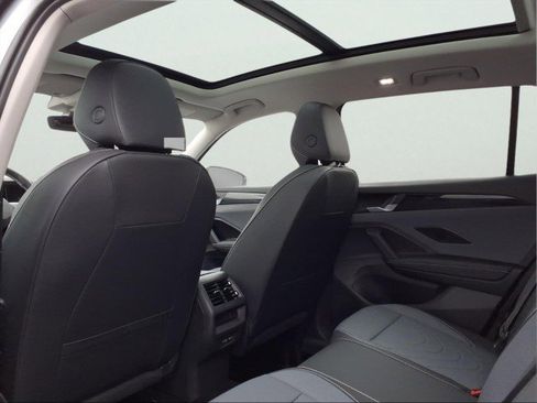 New 2026 Volkswagen Tiguan SE image 12