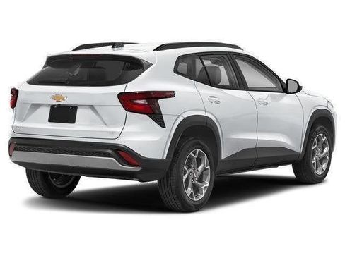 Certified 2025 Chevrolet Trax LS FWD image 94