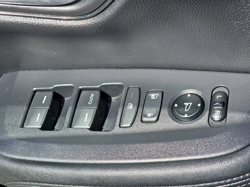 Used 2025 Honda HR-V LX image 31