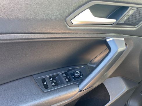 Used 2019 Volkswagen Tiguan SE FWD image 17