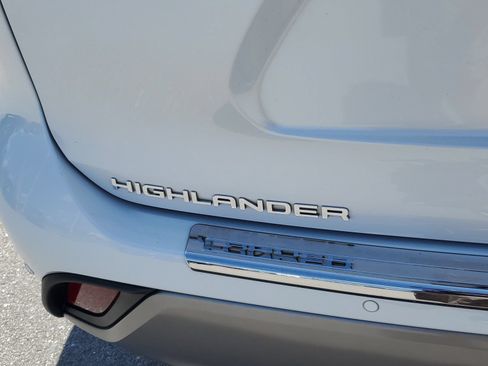 Used 2022 Toyota Highlander Platinum AWD/4WD image 7