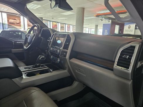 Used 2017 Ford F150 Lariat w/ Equipment Group 502A Luxury AWD/4WD image 14