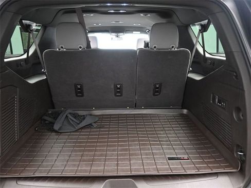 Used 2022 Chevrolet Suburban LT w/ Luxury Package image 12