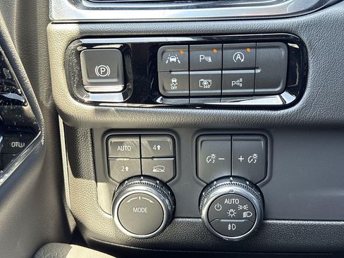 New 2026 GMC Yukon Denali AWD/4WD image 16