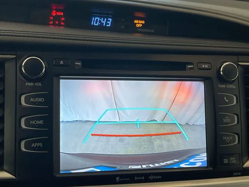 Used 2018 Toyota Highlander SE image 17