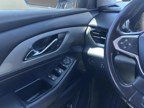 Used 2020 Chevrolet Traverse LT FWD image 17