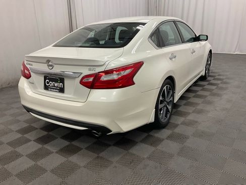 Used 2016 Nissan Altima 2.5 SR w/ LED Appearance Package image 3