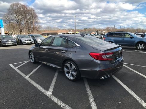 Used 2018 Honda Accord Touring image 11
