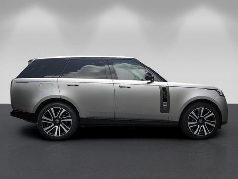 Used 2023 Land Rover Range Rover SV AWD/4WD image 2
