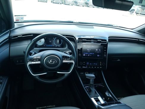 Used 2022 Hyundai Santa Cruz SEL Premium image 18