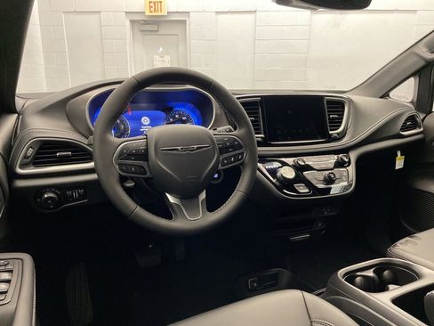 New 2026 Chrysler Pacifica Select image 7