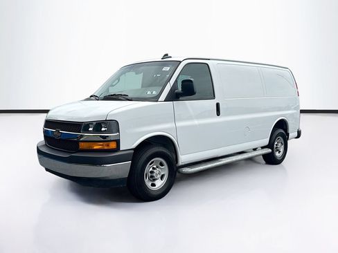 Used 2024 Chevrolet Express 2500 w/ Driver Convenience Package RWD image 3